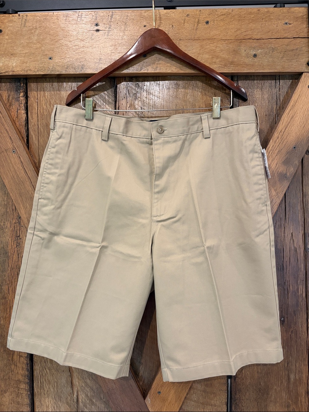 NWT Lands' End Sz 38 Men's No-Iron Chino Shorts in a Classic Khaki Tone